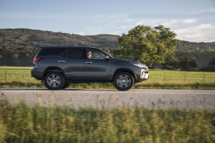  Toyota Fortuner (AN160) 2016 года  (ZA) (фото 5 из 40)